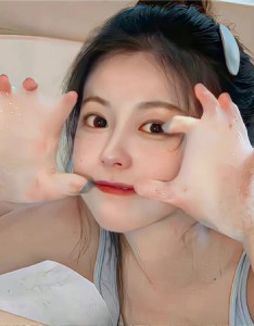 美少女微信背景图高清真人 与阳光相依笃定从容光芒万丈