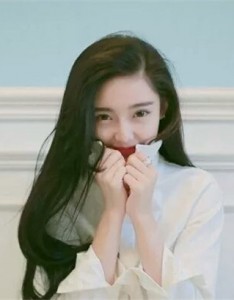 女生甜美系个性意境图片，姐的骄傲沵给不起