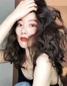 最流行的女生意境图片，冷酷的眼神霸气又有气质的