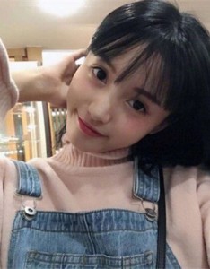 清纯可爱的女生意境图片，卖萌的样子真的看了就喜欢的