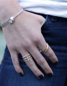 手戴戒指意境图片，美女手指上的戒指图片