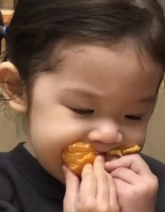 小女孩头像超萌可爱图片，总让我想到那些纯真而快乐的时光