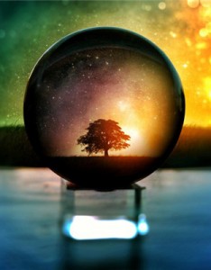 个性意境图片，光滑透明的水晶球图片