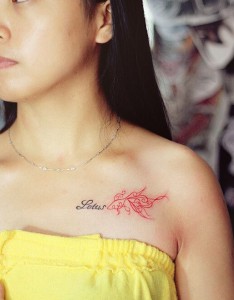 女性英文线条金鱼锁骨纹身图案