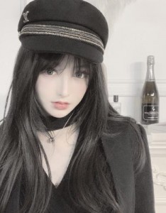 姐妹头像中透露着对友情和相伴的珍视和执着