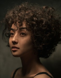 美女成熟短卷发发型图片