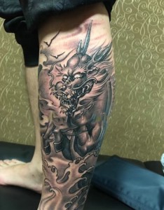 左腿龙头霸气纹身