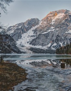 溪流的意境图片 清澈的溪流顺风顺水招财微信头像