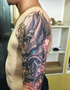 魅力绽放的手臂帅气邪龙纹身图片