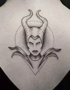 独特的点线纹身