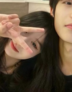 2023最新流行情侣头像，关心对方的幸福和快乐