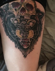 熊纹身 女生大腿上骷髅和熊纹身图片