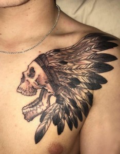 骷髅纹身 男生胸部黑色的印第安骷髅纹身图片