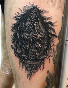 骷髅纹身 男生大腿上恐怖的骷髅纹身图片