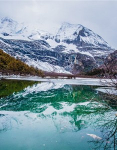 美丽的雪山风景唯美图片 碧蓝如玉景色极为壮观