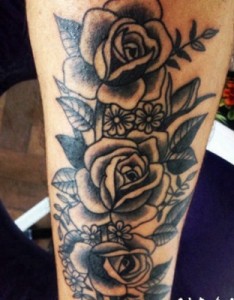 玫瑰纹身图 艳丽而又娇艳醉人的玫瑰花纹身图案